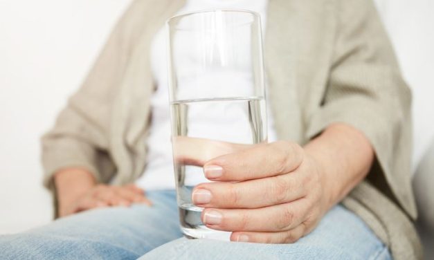 Diet Air Putih Bisa Bantu Turunkan Berat Badan