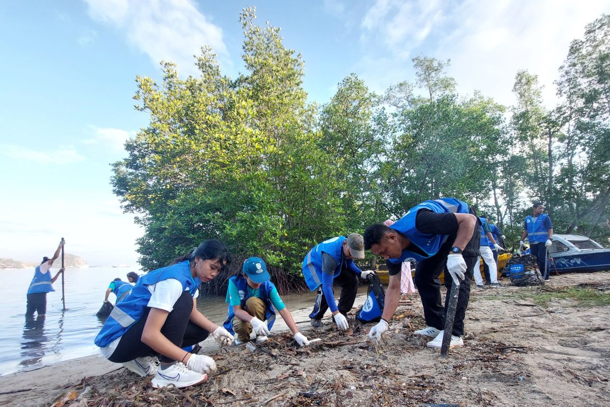 Generasi Muda Peduli Kelestarian Laut Dan Ekosistem Pantai