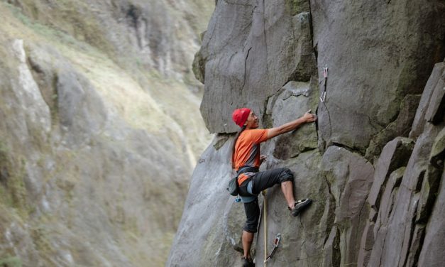 Teknik Pernapasan Dalam Panjat Tebing Agar Lebih Stabil